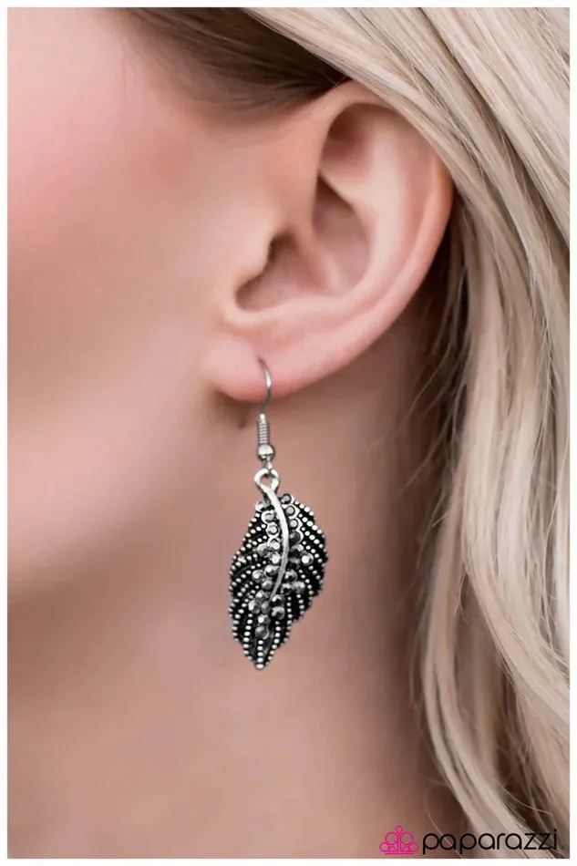 Paparazzi Earring WING Leader Silver Paparazzi Jewelry Earrings